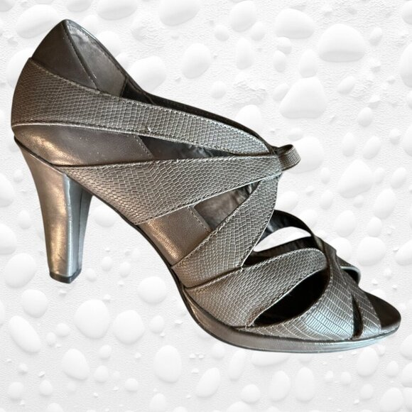 👠 Chic Grey Leather Heels by Naturalizer – Like New!  Size 8👠 - Picture 7 of 10